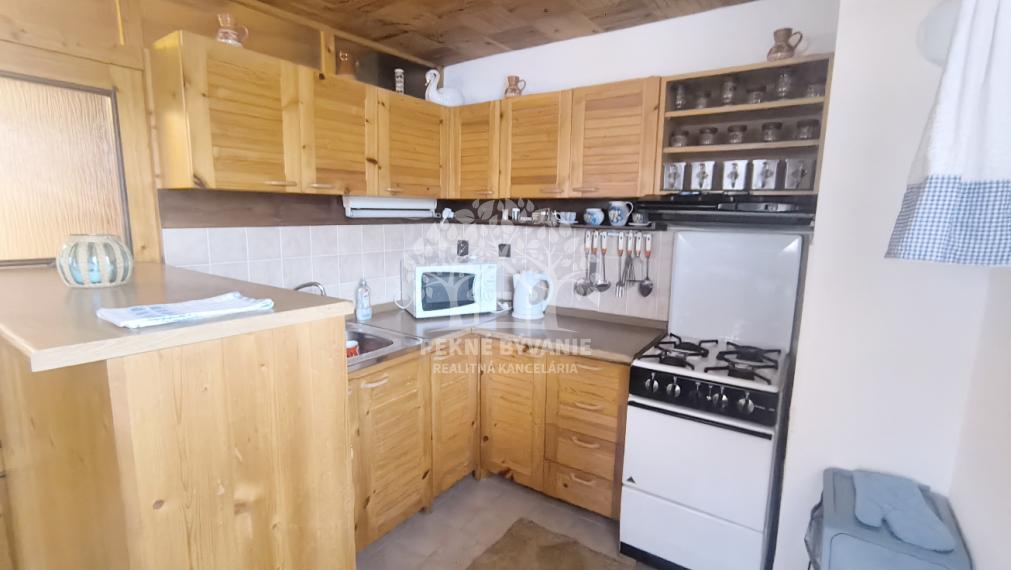 EXKLUZÍVNA PONUKA: RODINNÝ DOM PLUS 2 APARTMÁNY, DVE GARÁŽE, S VÝHĽADOM NA LYŽIARSKY VLEK TELGÁRT HOREHRONIE