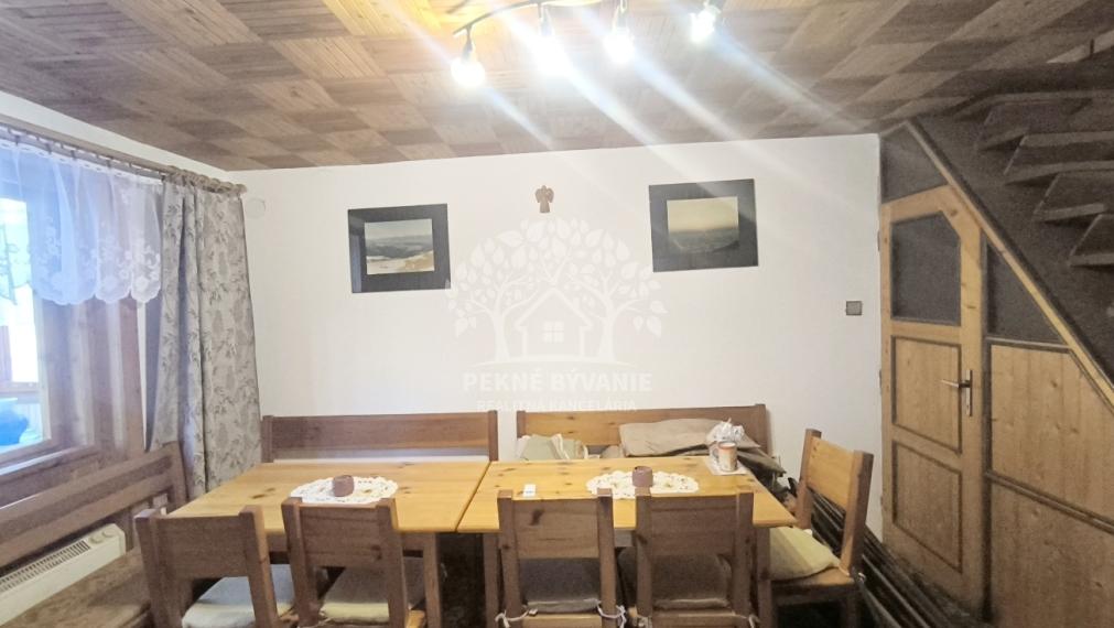 EXKLUZÍVNA PONUKA: RODINNÝ DOM PLUS 2 APARTMÁNY, DVE GARÁŽE, S VÝHĽADOM NA LYŽIARSKY VLEK TELGÁRT HOREHRONIE