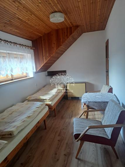 EXKLUZÍVNA PONUKA: RODINNÝ DOM PLUS 2 APARTMÁNY, DVE GARÁŽE, S VÝHĽADOM NA LYŽIARSKY VLEK TELGÁRT HOREHRONIE