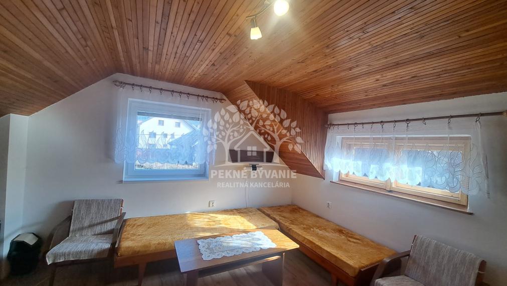 EXKLUZÍVNA PONUKA: RODINNÝ DOM PLUS 2 APARTMÁNY, DVE GARÁŽE, S VÝHĽADOM NA LYŽIARSKY VLEK TELGÁRT HOREHRONIE