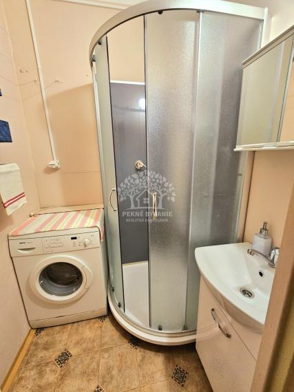 PREDAJ: 3i byt 64m2 v srdci Hriňovej + garáž