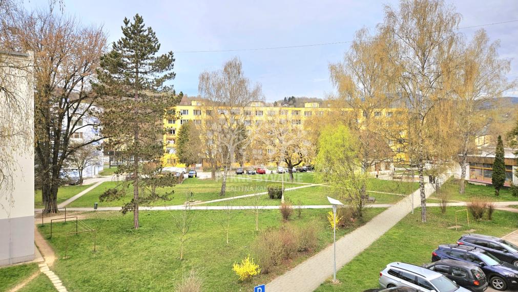 PREDAJ: 3i byt 64m2 v srdci Hriňovej + garáž