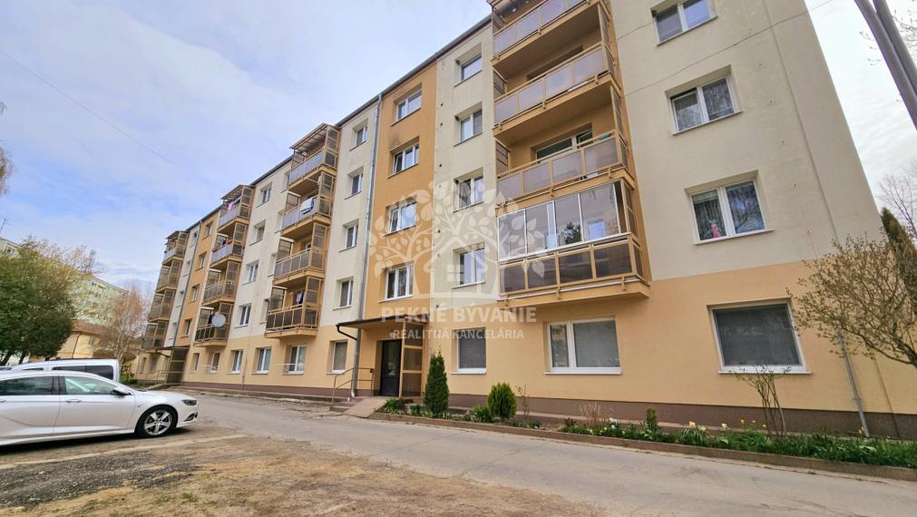 PREDAJ: 3i byt 64m2 v srdci Hriňovej + garáž