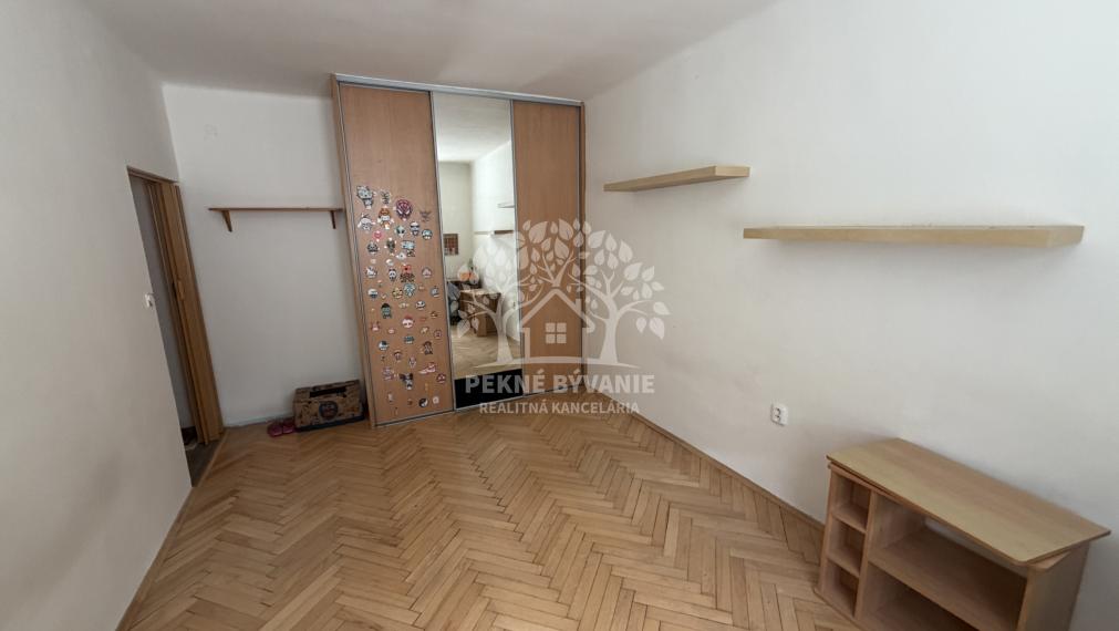Na prenájom 2 izbový byt vo Valaskej,rekonštrukcia,zariadený