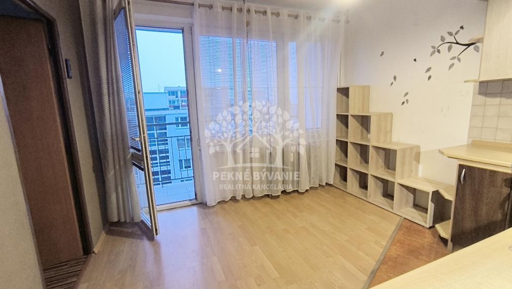 VEĽKÝ SLNEČNÝ 3 IZB. BYT 76 M2, 4 LÓDŽIE, NAJVYHĽADÁVANEJŠÍ TYP BYTOV V TICHEJ A TOP LOKALITE, BREZNO S VÝHĽADMI