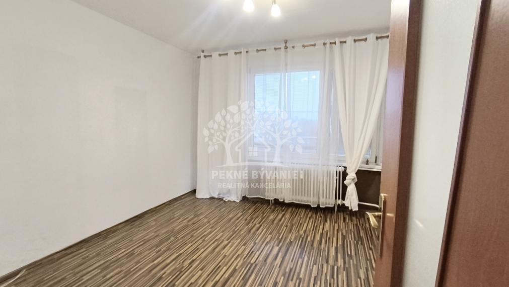 VEĽKÝ SLNEČNÝ 3 IZB. BYT 76 M2, 4 LÓDŽIE, NAJVYHĽADÁVANEJŠÍ TYP BYTOV V TICHEJ A TOP LOKALITE, BREZNO S VÝHĽADMI
