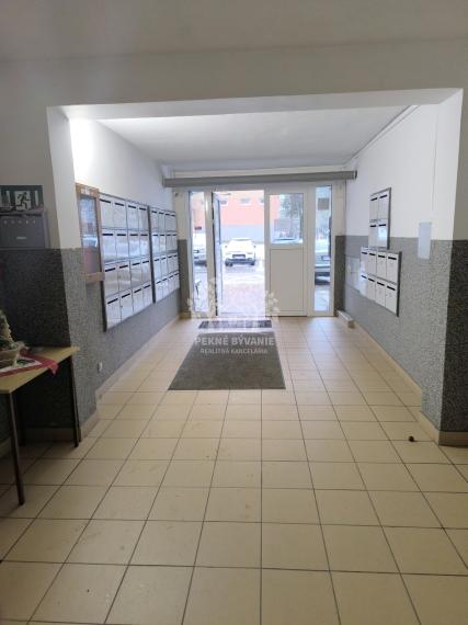 VEĽKÝ SLNEČNÝ 3 IZB. BYT 76 M2, 4 LÓDŽIE, NAJVYHĽADÁVANEJŠÍ TYP BYTOV V TICHEJ A TOP LOKALITE, BREZNO S VÝHĽADMI