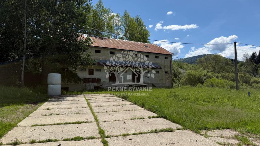 Na predaj budova v obci Závadka nad Hronom na viacúčelové využitie