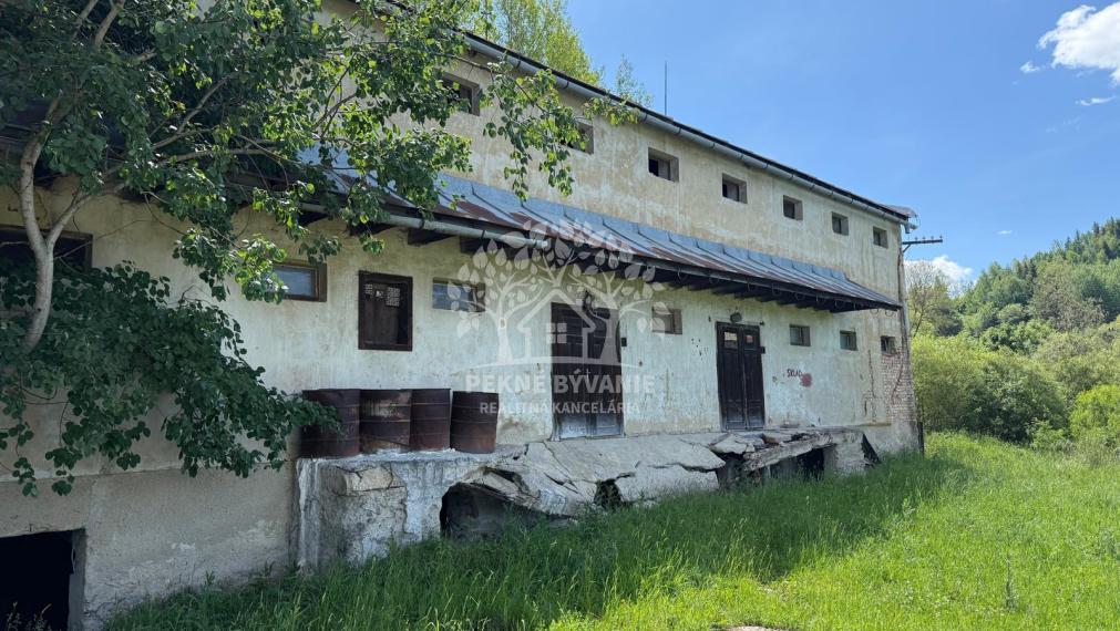 Na predaj budova v obci Závadka nad Hronom na viacúčelové využitie