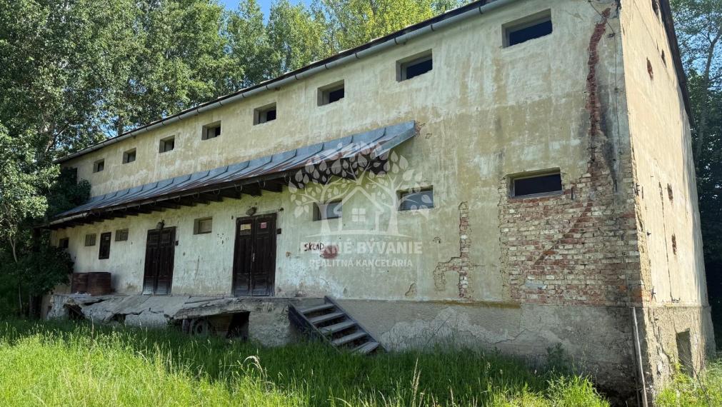 Na predaj budova v obci Závadka nad Hronom na viacúčelové využitie