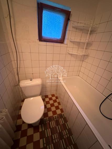 Jedinečná chata v Hronci, Majer