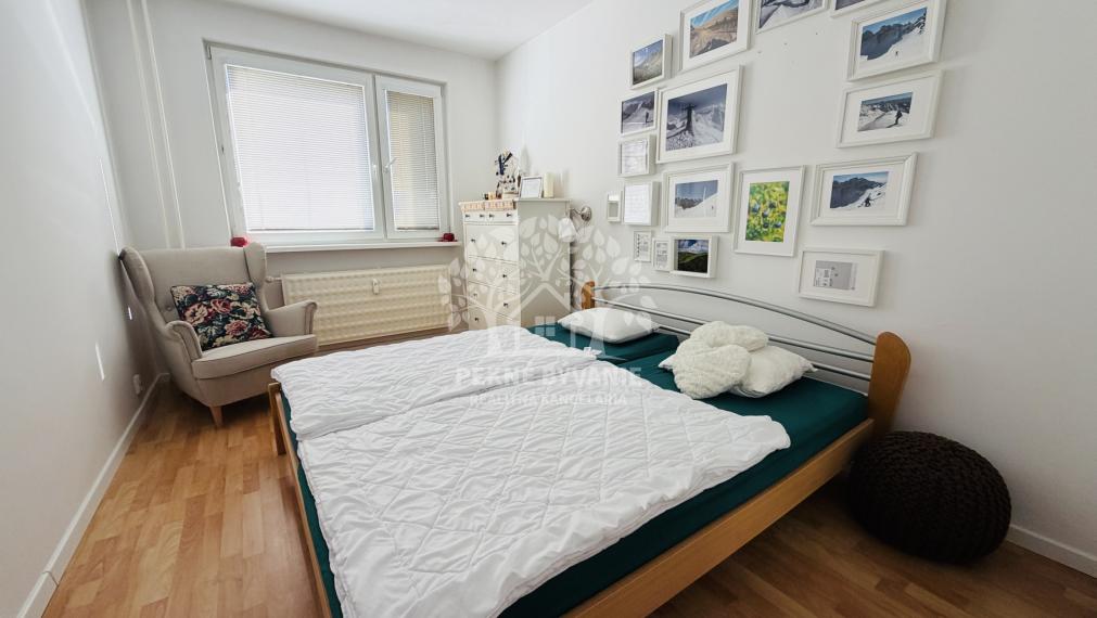 Ponúkame na predaj skvelý 2 izbový byt v Brezne s úžasnými výhľadmi,nízkym nájmom a perfektným stavom bytu s dobrou energiou