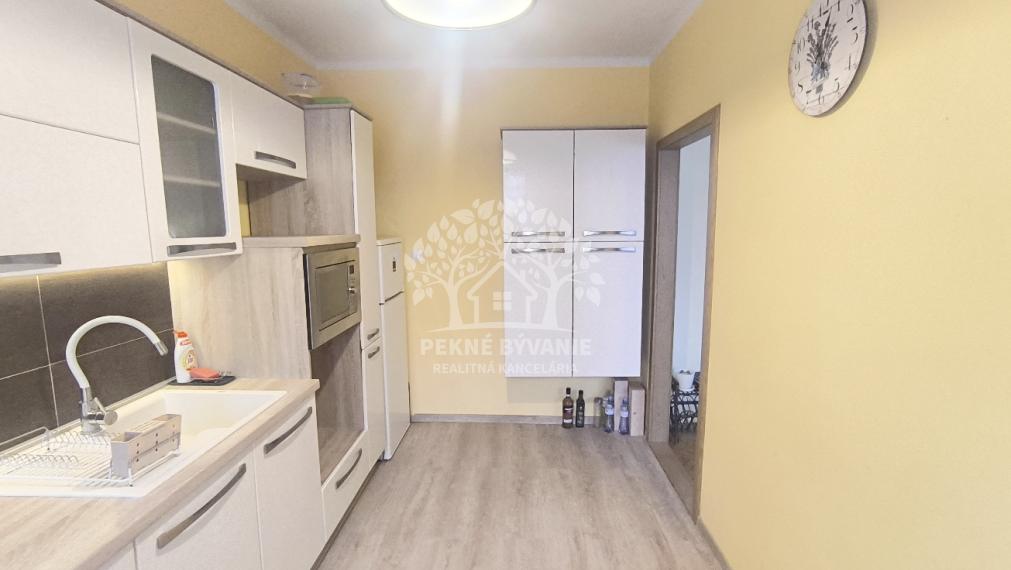 PRIPRAVUJEME DO PONUKY VEĽKÝ 3 IZBOVÝ BYT 84 M2 PO KOMPLETNEJ REKONŠTRUKCII LÓDŹIA VÝŤAH S GARÁŽOU V CENTRE - VALASKÁ