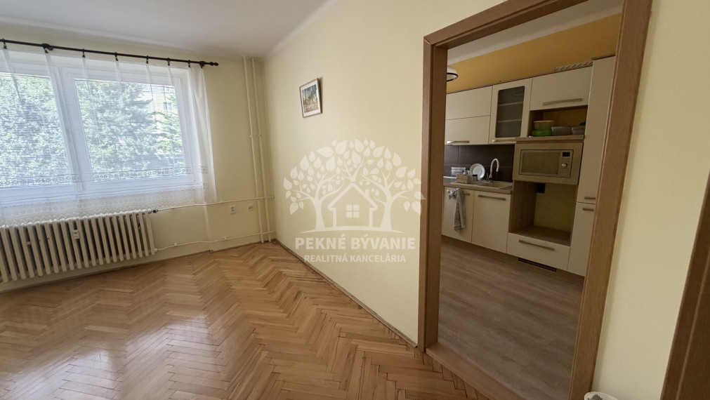 JEDINEČNÝ VEĽKÝ 3 IZBOVÝ BYT 84 M2 PO KOMPLETNEJ REKONŠTRUKCII LÓDŹIA VÝŤAH S GARÁŽOU V CENTRE - VALASKÁ HOREHRONIE