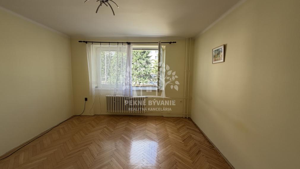 JEDINEČNÝ VEĽKÝ 3 IZBOVÝ BYT 84 M2 PO KOMPLETNEJ REKONŠTRUKCII LÓDŹIA VÝŤAH S GARÁŽOU V CENTRE - VALASKÁ HOREHRONIE