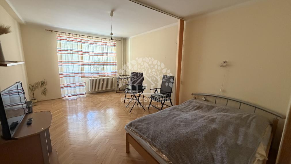 JEDINEČNÝ VEĽKÝ 3 IZBOVÝ BYT 84 M2 PO KOMPLETNEJ REKONŠTRUKCII LÓDŹIA VÝŤAH S GARÁŽOU V CENTRE - VALASKÁ HOREHRONIE