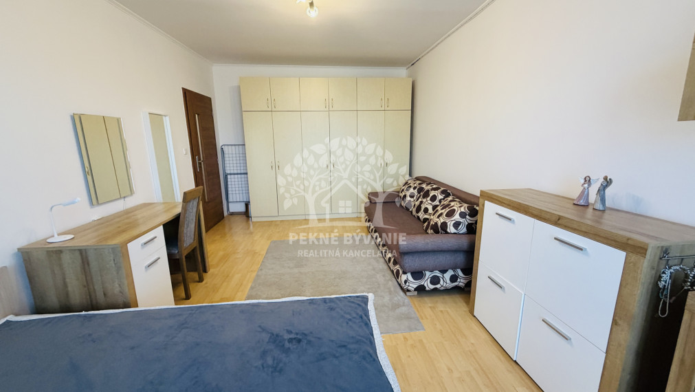 NEPREHLIADNITE-na predaj 4 izbový byt v top lokalite centra Brezna s veľkorysou výmerou 104m2!