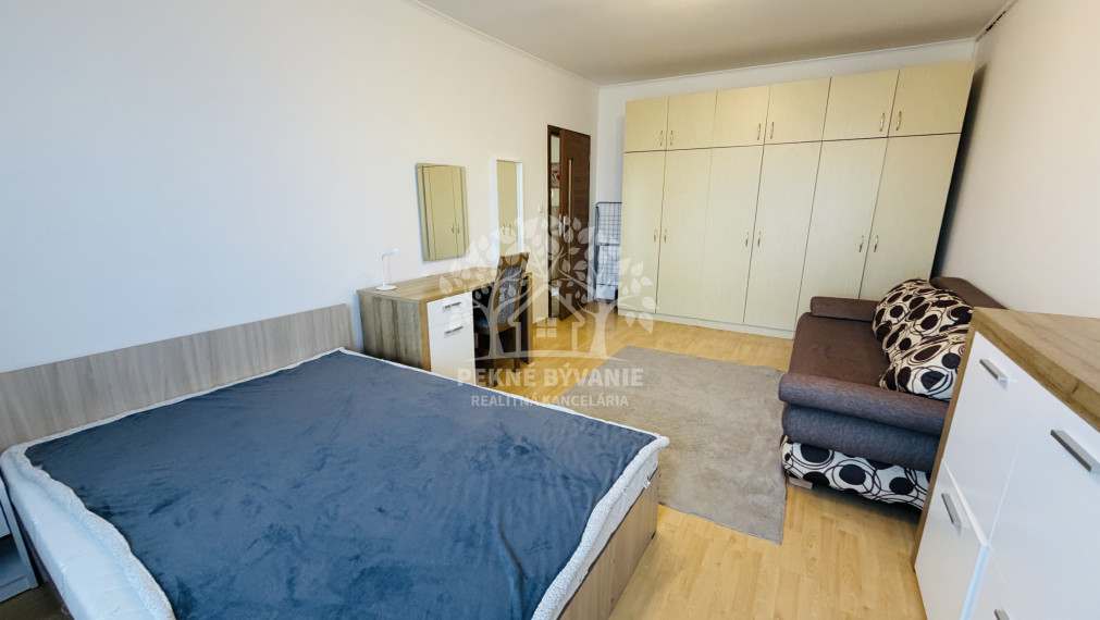 NEPREHLIADNITE-na predaj 4 izbový byt v top lokalite centra Brezna s veľkorysou výmerou 104m2!
