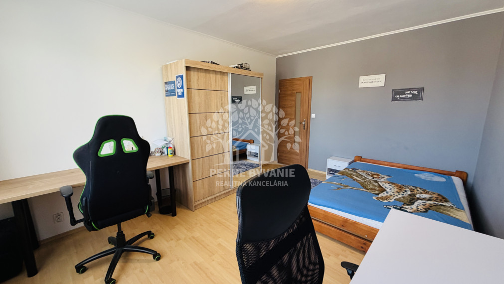 NEPREHLIADNITE-na predaj 4 izbový byt v top lokalite centra Brezna s veľkorysou výmerou 104m2!