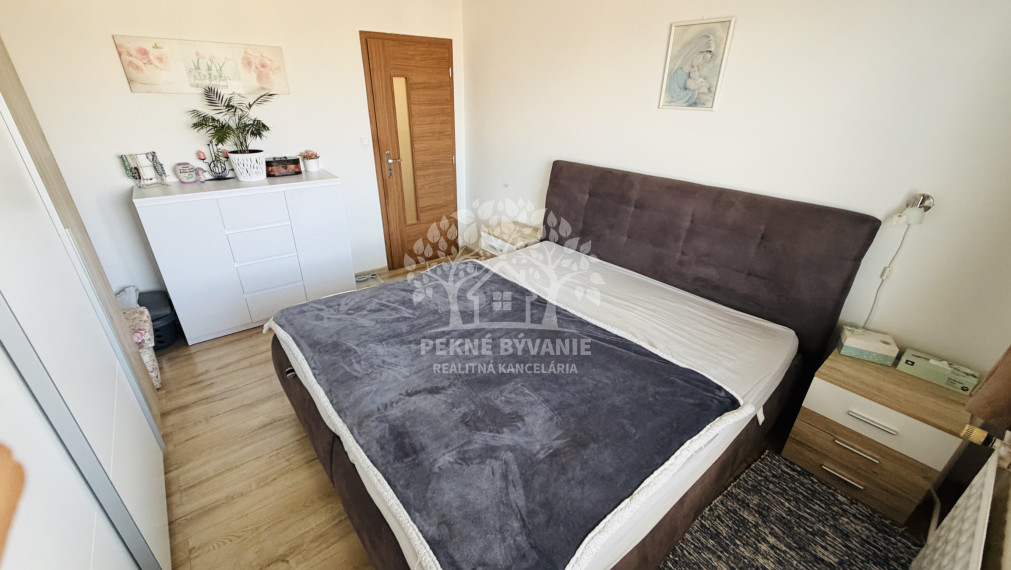 NEPREHLIADNITE-na predaj 4 izbový byt v top lokalite centra Brezna s veľkorysou výmerou 104m2!