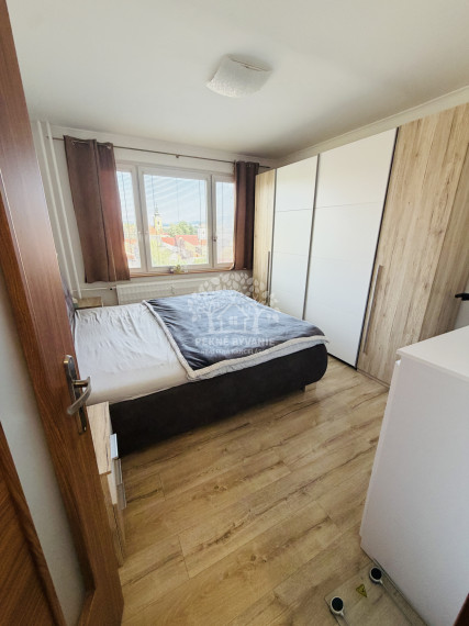 NEPREHLIADNITE-na predaj 4 izbový byt v top lokalite centra Brezna s veľkorysou výmerou 104m2!