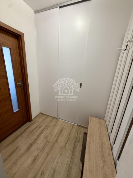 NEPREHLIADNITE-na predaj 4 izbový byt v top lokalite centra Brezna s veľkorysou výmerou 104m2!
