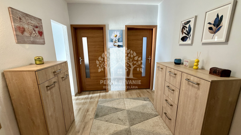 NEPREHLIADNITE-na predaj 4 izbový byt v top lokalite centra Brezna s veľkorysou výmerou 104m2!