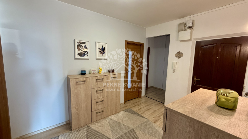 NEPREHLIADNITE-na predaj 4 izbový byt v top lokalite centra Brezna s veľkorysou výmerou 104m2!