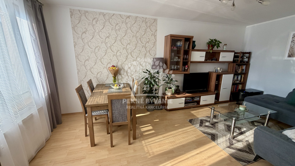 NEPREHLIADNITE-na predaj 4 izbový byt v top lokalite centra Brezna s veľkorysou výmerou 104m2!