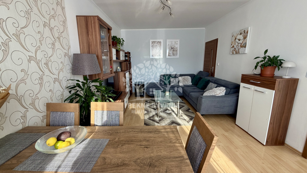 NEPREHLIADNITE-na predaj 4 izbový byt v top lokalite centra Brezna s veľkorysou výmerou 104m2!