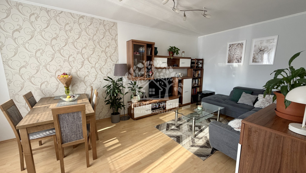 NEPREHLIADNITE-na predaj 4 izbový byt v top lokalite centra Brezna s veľkorysou výmerou 104m2!