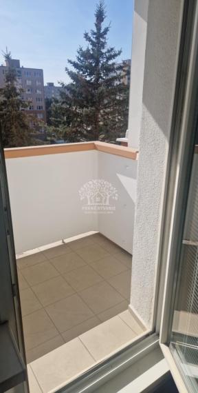 Na prenájom- 1 izbový útulný a zrekonštruovaný byt so zariadením a balkónom v centre Brezna