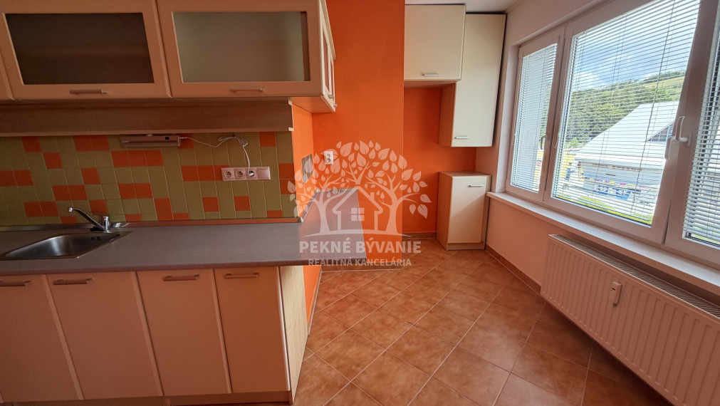 Ponúkame prenájom 2 izbového bytu po rekonštrukcii v Brezne, 64m2,veľký balkón