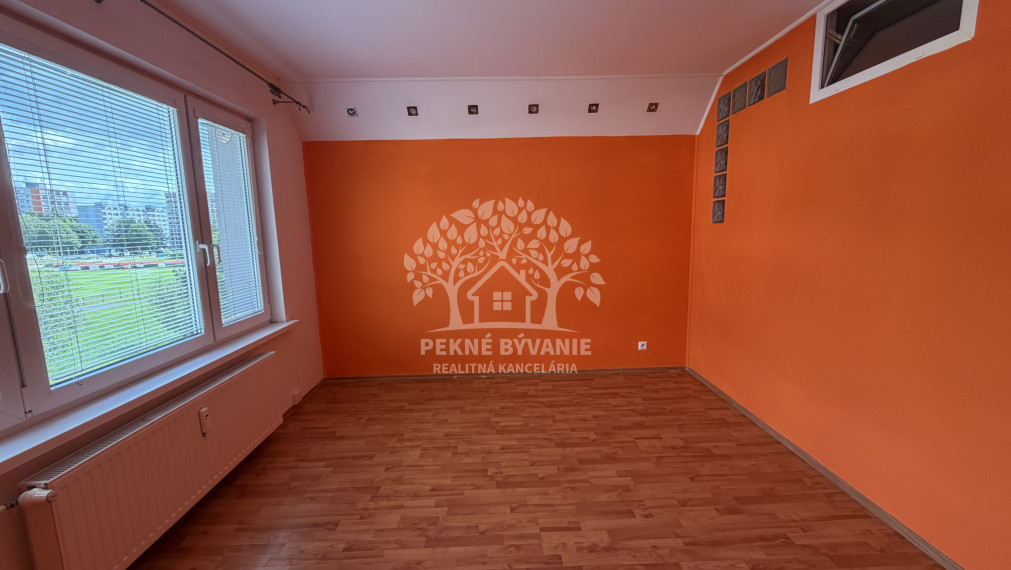 Ponúkame prenájom 2 izbového bytu po rekonštrukcii v Brezne, 64m2,veľký balkón
