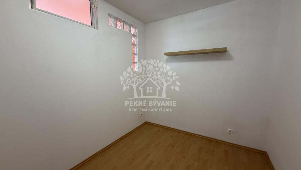 Ponúkame prenájom 2 izbového bytu po rekonštrukcii v Brezne, 64m2,veľký balkón