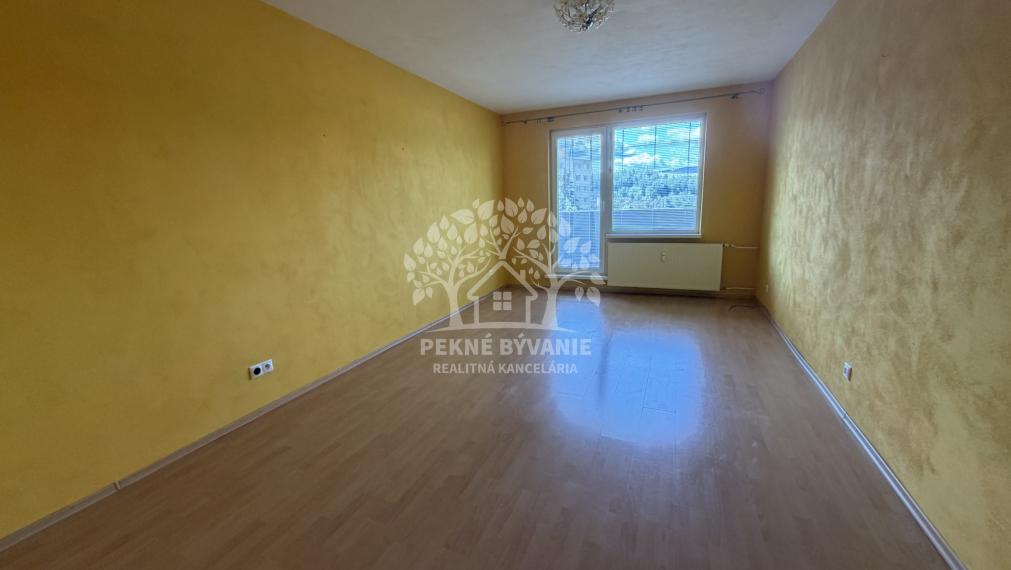 Ponúkame prenájom 2 izbového bytu po rekonštrukcii v Brezne, 64m2,veľký balkón