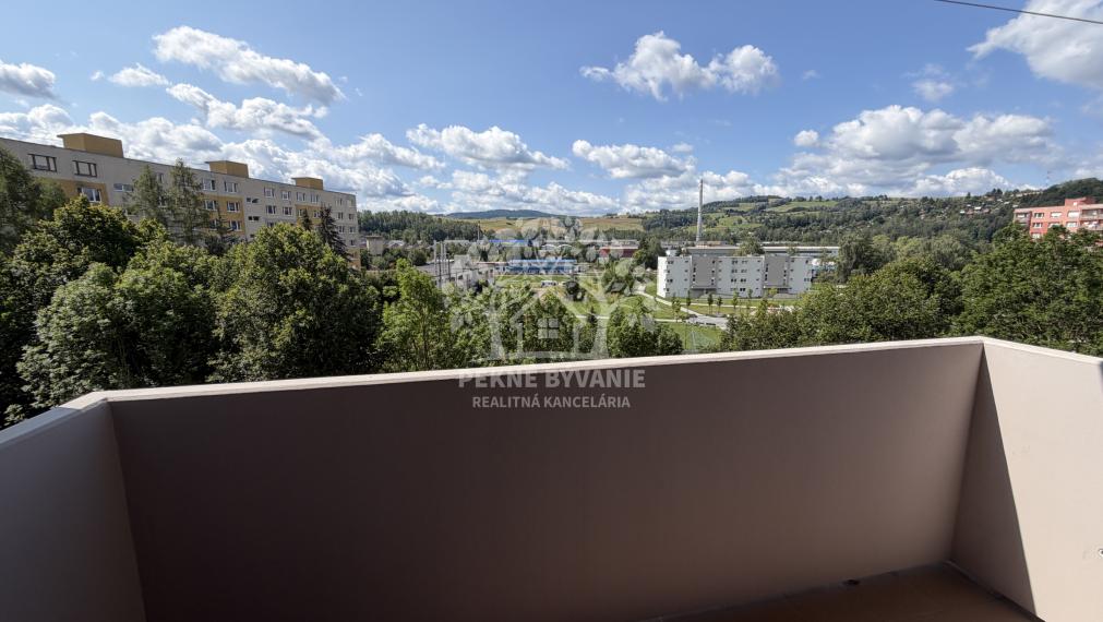 Ponúkame prenájom 2 izbového bytu po rekonštrukcii v Brezne, 64m2,veľký balkón