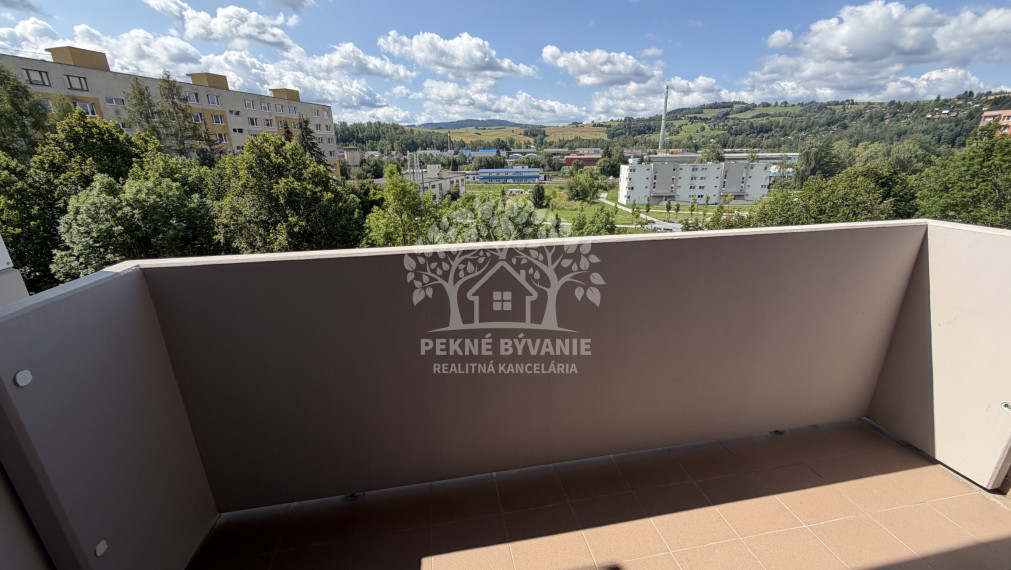 Ponúkame prenájom 2 izbového bytu po rekonštrukcii v Brezne, 64m2,veľký balkón