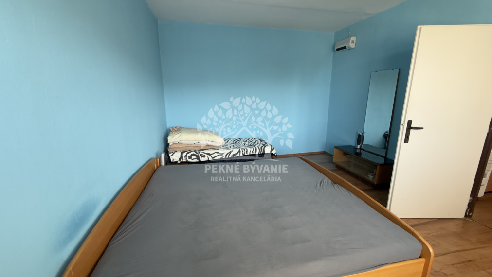 =NA PREDAJ= Slnečný 2-izbový byt s výťahom v Hriňovej–56 m²