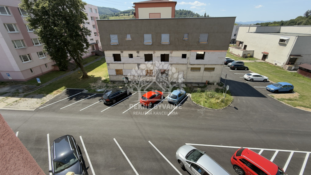 =NA PREDAJ= Slnečný 2-izbový byt s výťahom v Hriňovej–56 m²