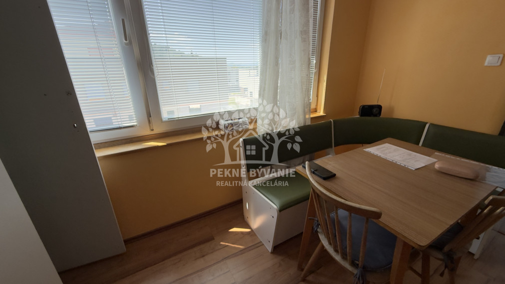 =NA PREDAJ= Slnečný 2-izbový byt s výťahom v Hriňovej–56 m²