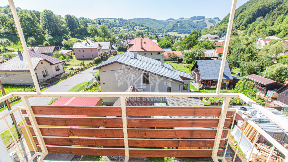 Krásne bývanie - 3i byt s altánkom a veľkou záhradou 318 m2