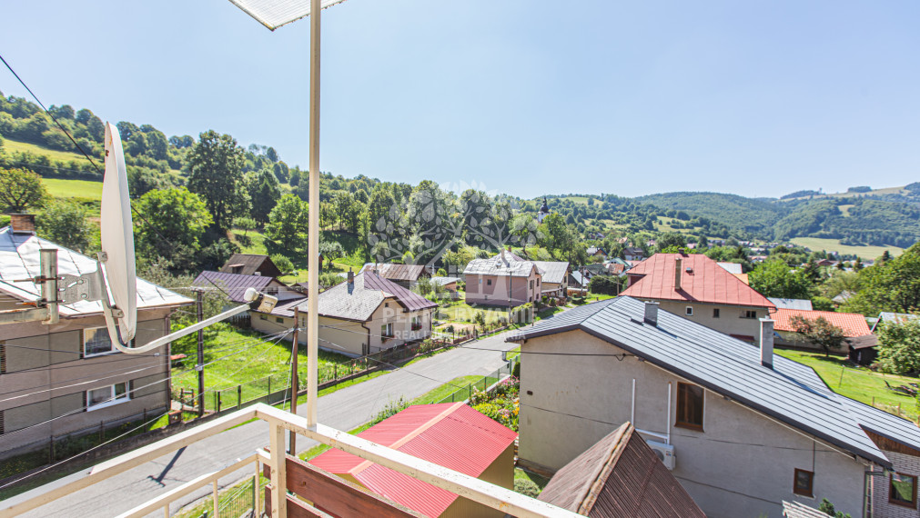 Krásne bývanie - 3i byt s altánkom a veľkou záhradou 318 m2