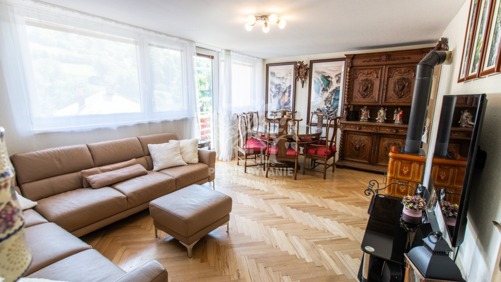 Krásne bývanie - 3i byt s altánkom a veľkou záhradou 318 m2