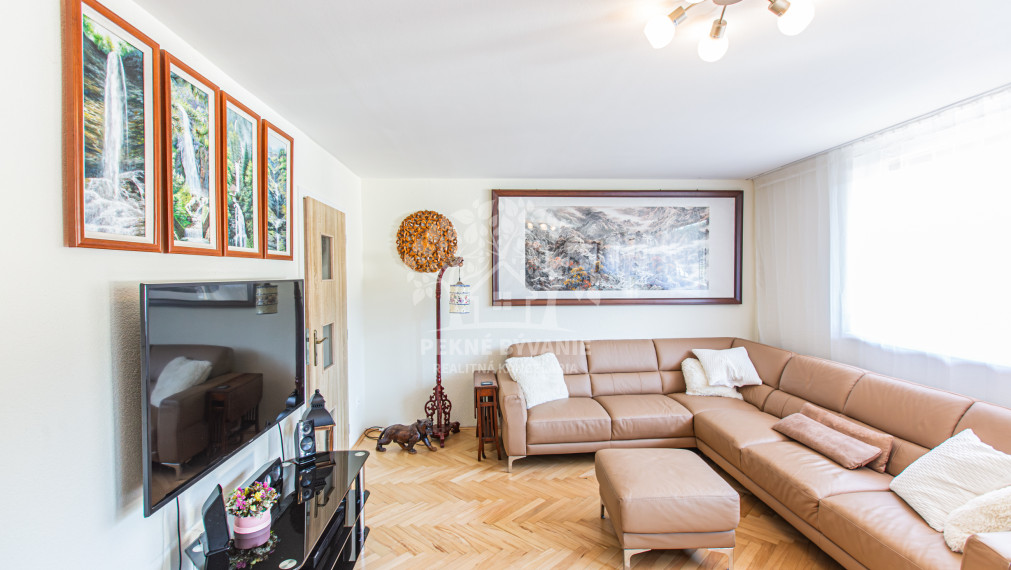 Krásne bývanie - 3i byt s altánkom a veľkou záhradou 318 m2
