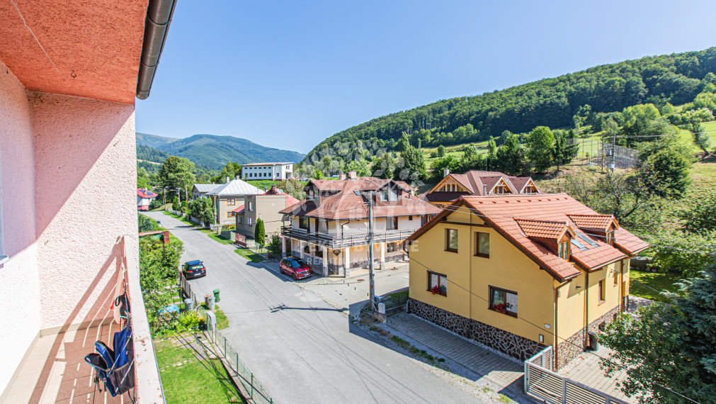 Krásne bývanie - 3i byt s altánkom a veľkou záhradou 318 m2