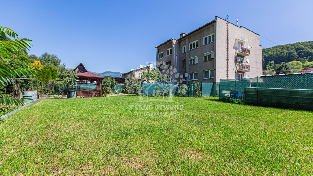Krásne bývanie - 3i byt s altánkom a veľkou záhradou 318 m2