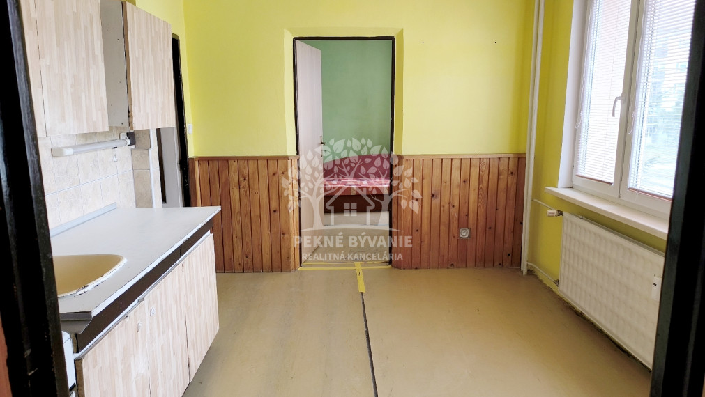 NAJLACNEJŠÍ VEĽKÝ 2 IZBOVÝ BYT, Z KTORÉHO JE MOŽNÉ PO JEDNODUCHEJ ÚPRAVE UROBIŤ 3 IZBOVÝ, AJ AKO INVESTIČNÝ KÚPOU VOĽNÝ