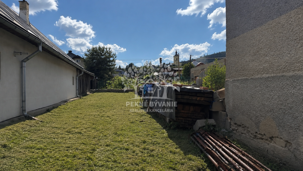 =NA PREDAJ= RODINNÝ DOM V PÔVODNOM STAVE BACÚCH - HOREHRONIE