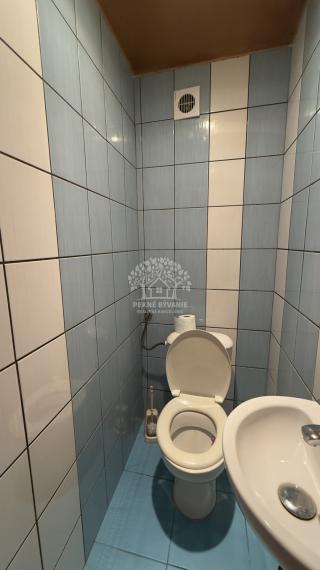 =NA PREDAJ= Slnečný 2-izbový byt s výťahom v Hriňovej–56 m²